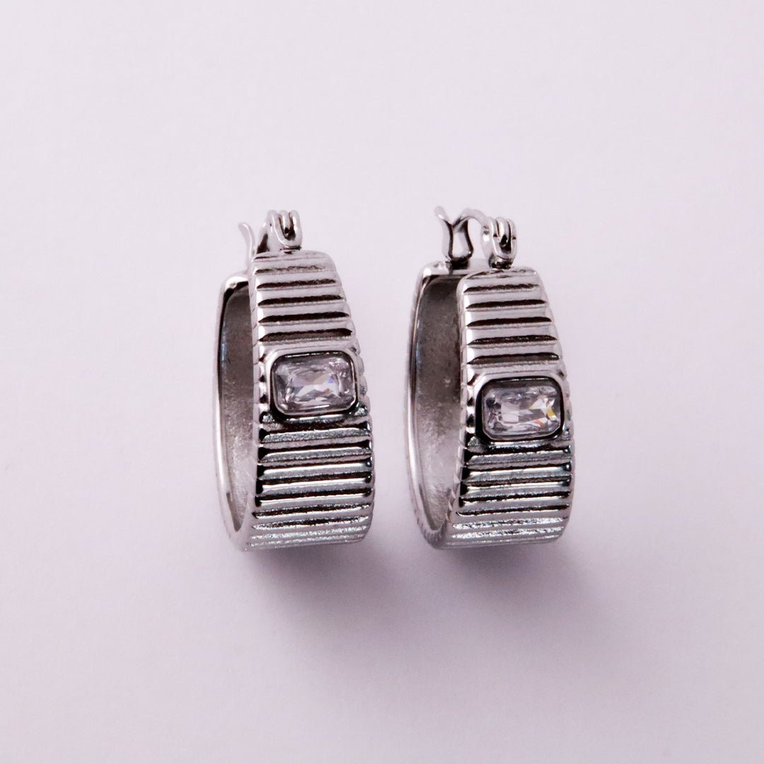 Aretes Tipo Candonga con Zircón Central - Dorado y Plateado - Helix Body Jewelry - Tienda Online de Piercings