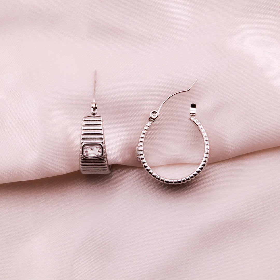 Aretes Tipo Candonga con Zircón Central - Dorado y Plateado - Helix Body Jewelry - Tienda Online de Piercings