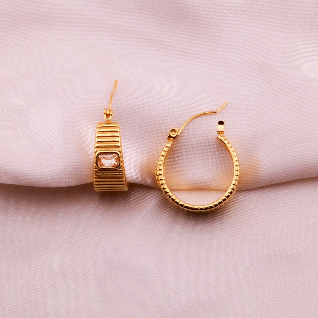 Aretes Tipo Candonga con Zircón Central - Dorado y Plateado - Helix Body Jewelry - Tienda Online de Piercings