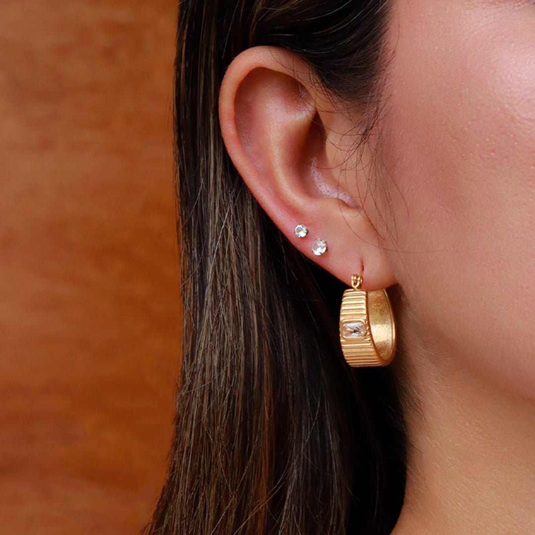 Aretes Tipo Candonga con Zircón Central - Dorado y Plateado - Helix Body Jewelry - Tienda Online de Piercings