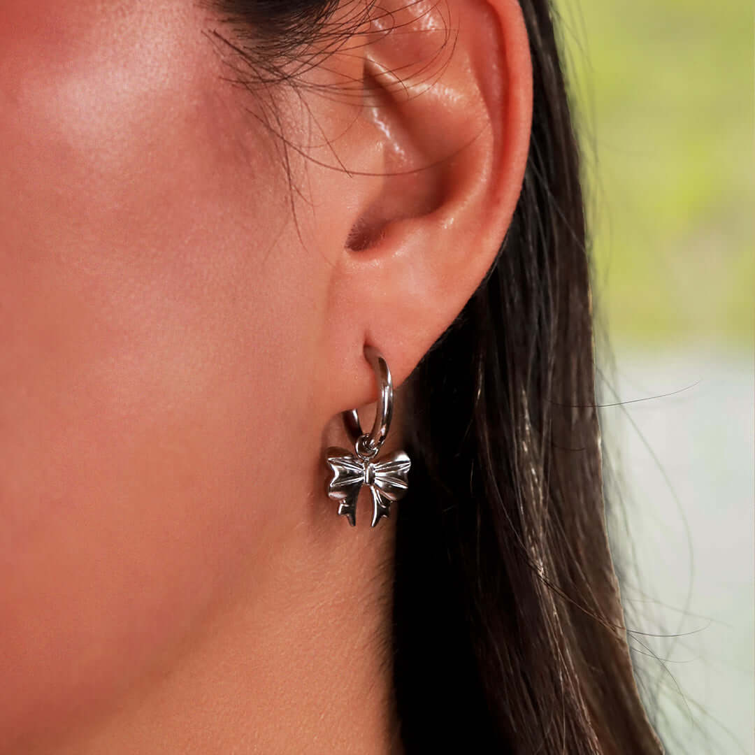 Pendientes Tipo Candonga con Moños Delicados - Acero Inoxidable Dorado y Plateado - Helix Body Jewelry - Tienda Online de Piercings