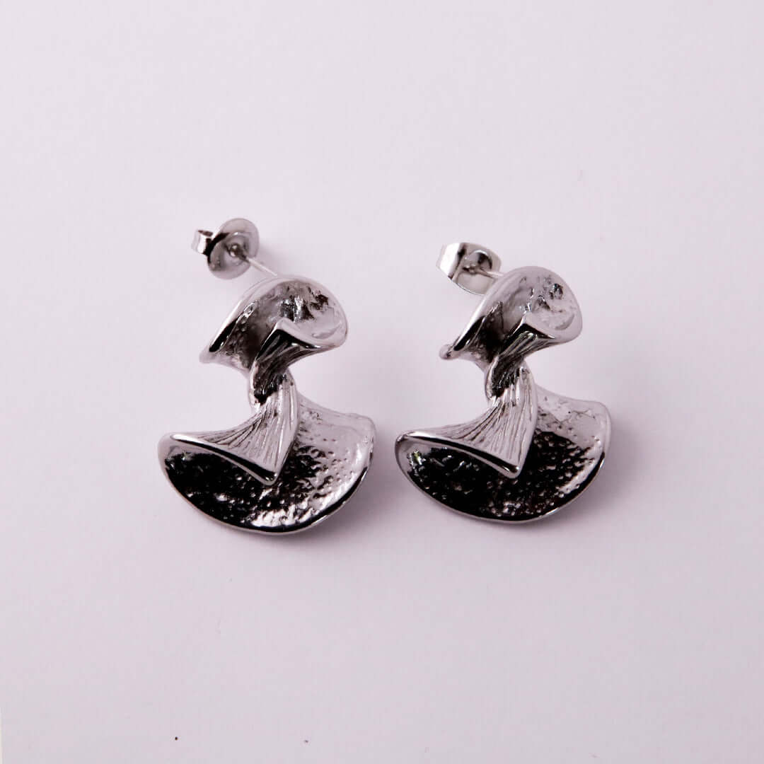 Pendientes con Diseño de Pliegue Moderno - Plateado - Helix Body Jewelry - Tienda Online de Piercings