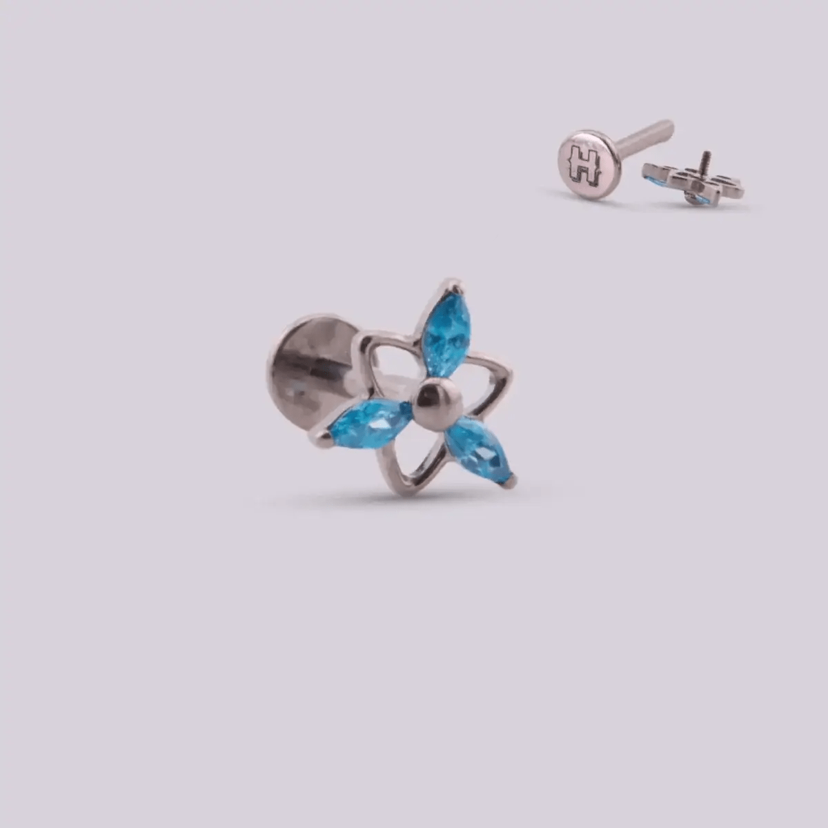 Labret en Titanio - Triangle - Helix Body Jewelry - Tienda Online de Piercings