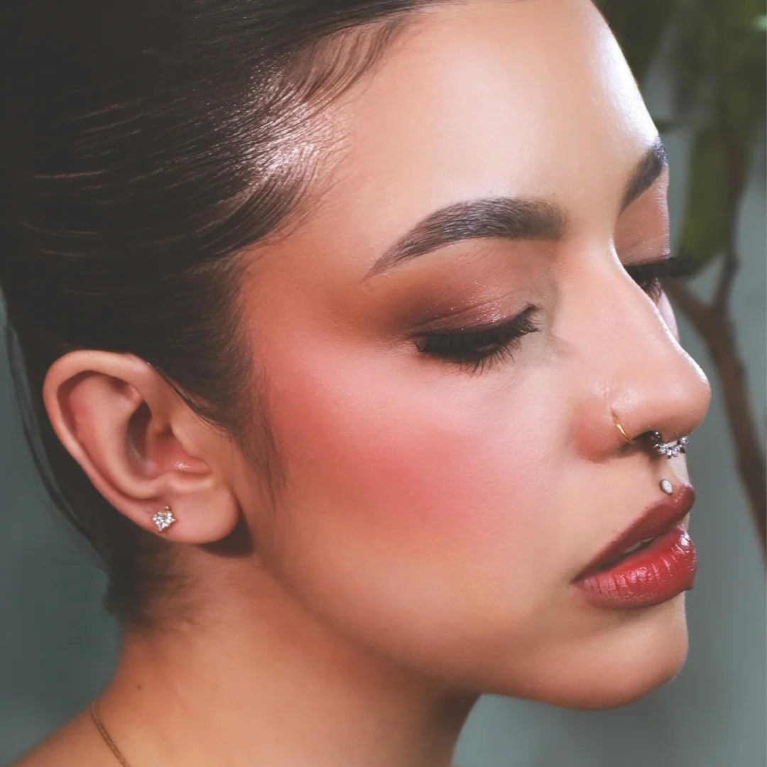 Labret Primavera Dorada Titanio | Helix, Tragus, Conch - Helix Body Jewelry - Tienda Online de Piercings