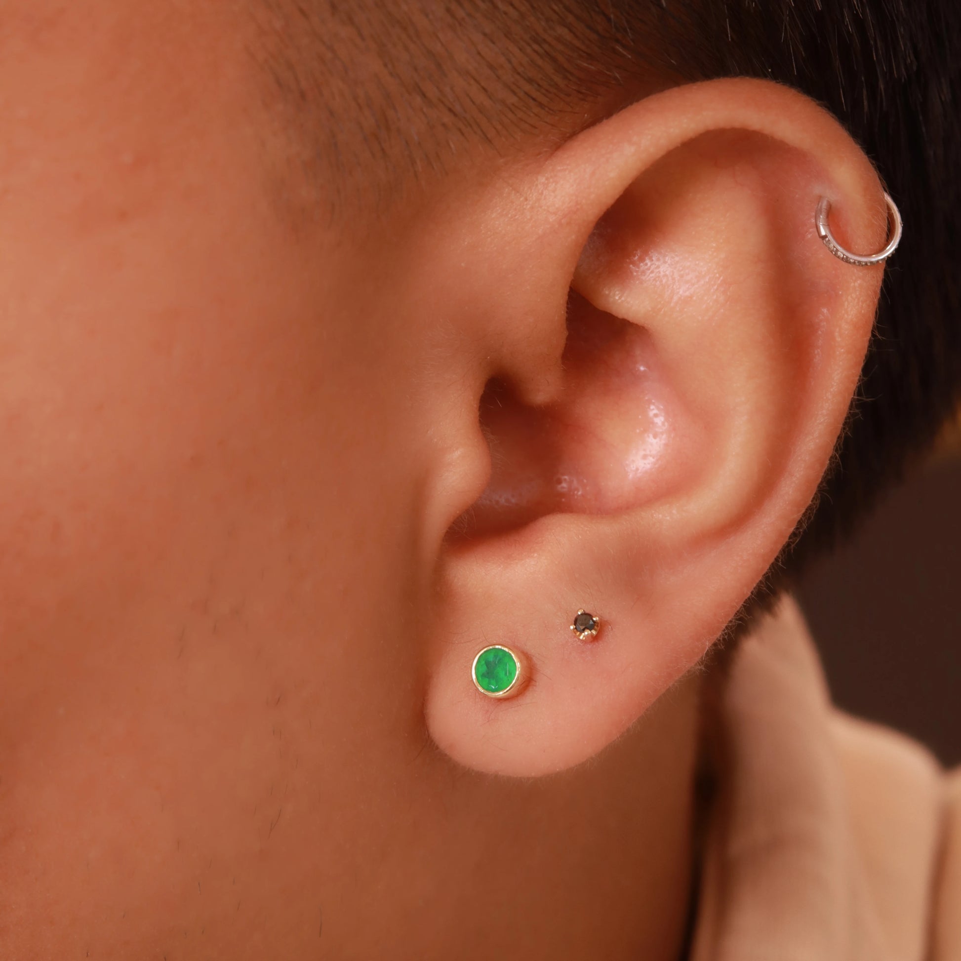 Piercing Oro 18K con Diamante Negro | Sistema Pin & Twist - Helix Body Jewelry - Tienda Online de Piercings