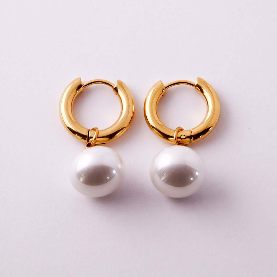 Aretes Tipo Candonga con Perla Elegante - Acero Inoxidable Dorado y Plateado - Helix Body Jewelry - Tienda Online de Piercings