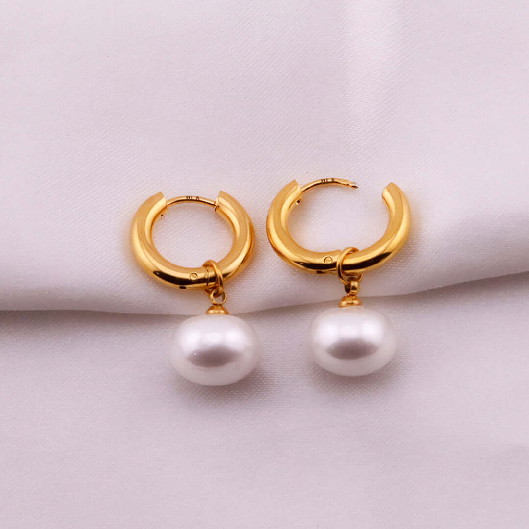 Aretes Tipo Candonga con Perla Elegante - Acero Inoxidable Dorado y Plateado - Helix Body Jewelry - Tienda Online de Piercings
