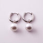 Aretes Tipo Candonga con Perla Elegante - Acero Inoxidable Dorado y Plateado - Helix Body Jewelry - Tienda Online de Piercings
