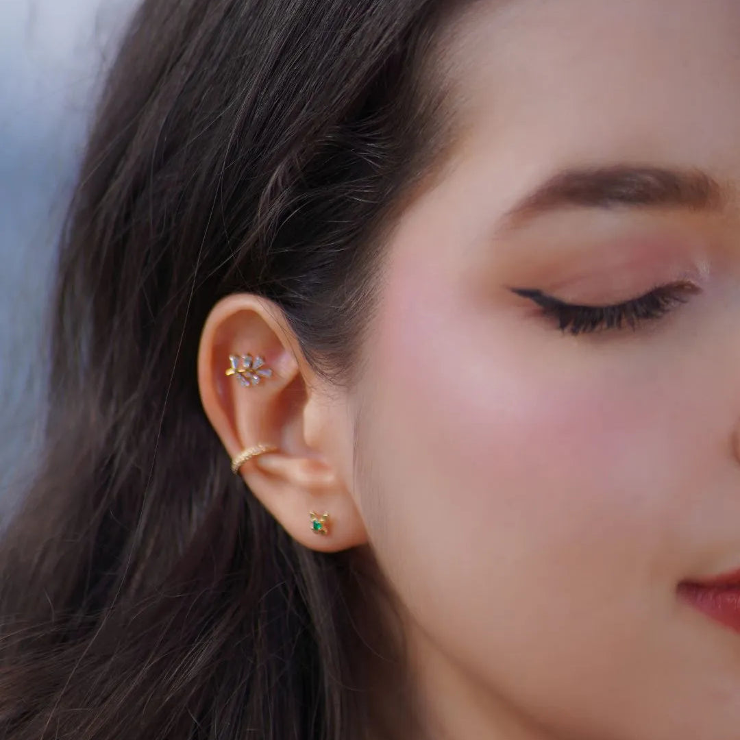 Labret Mariposa Oro 18K con Esmeralda