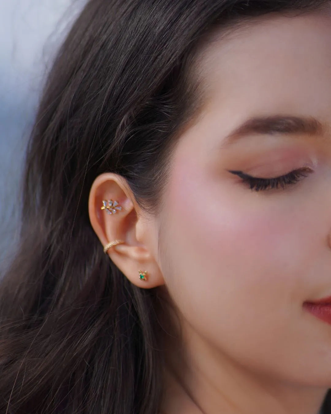 Labret Mariposa Oro 18K con Esmeralda