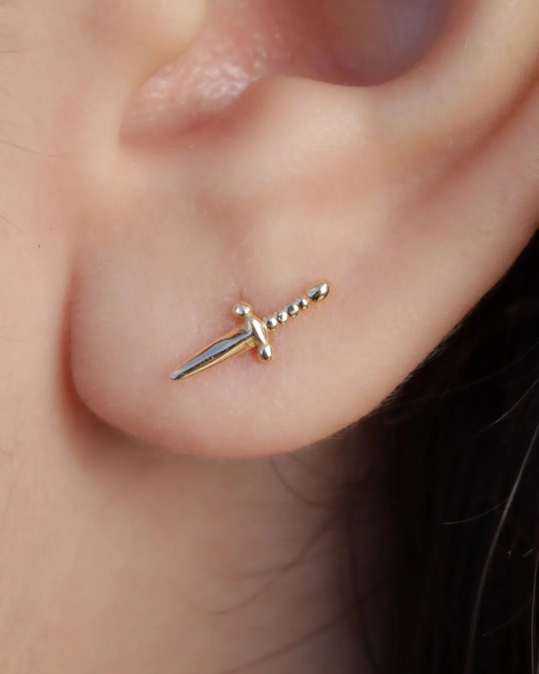 Labret Espada en Oro 18K