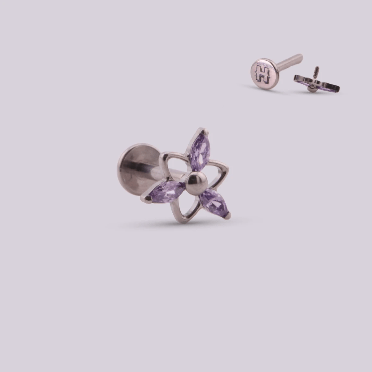 Labret en Titanio - Triangle - Helix Body Jewelry - Tienda Online de Piercings