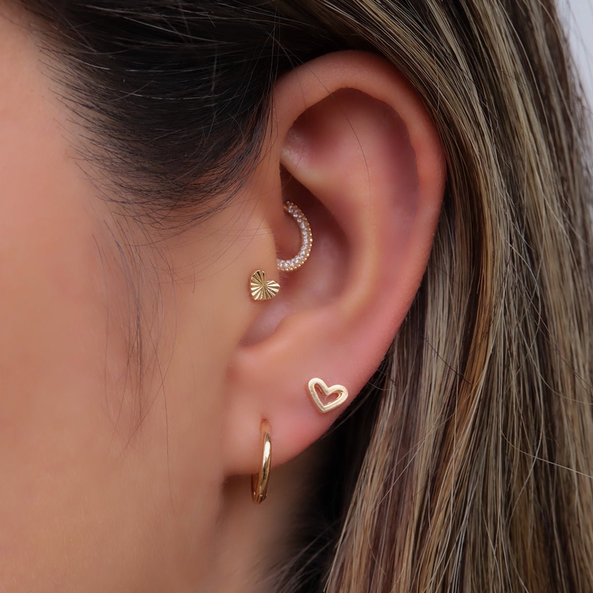 Pendiente Corazón Oro 18K - Elegancia y Delicadeza en tu piercing - Helix Body Jewelry - Tienda Online de Piercings