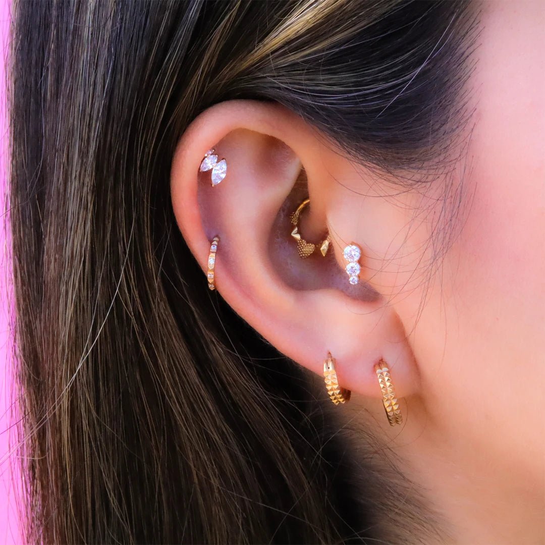 Arete en Titanio para oreja - Mila Dorado - Helix Body Jewelry - Tienda Online de Piercings