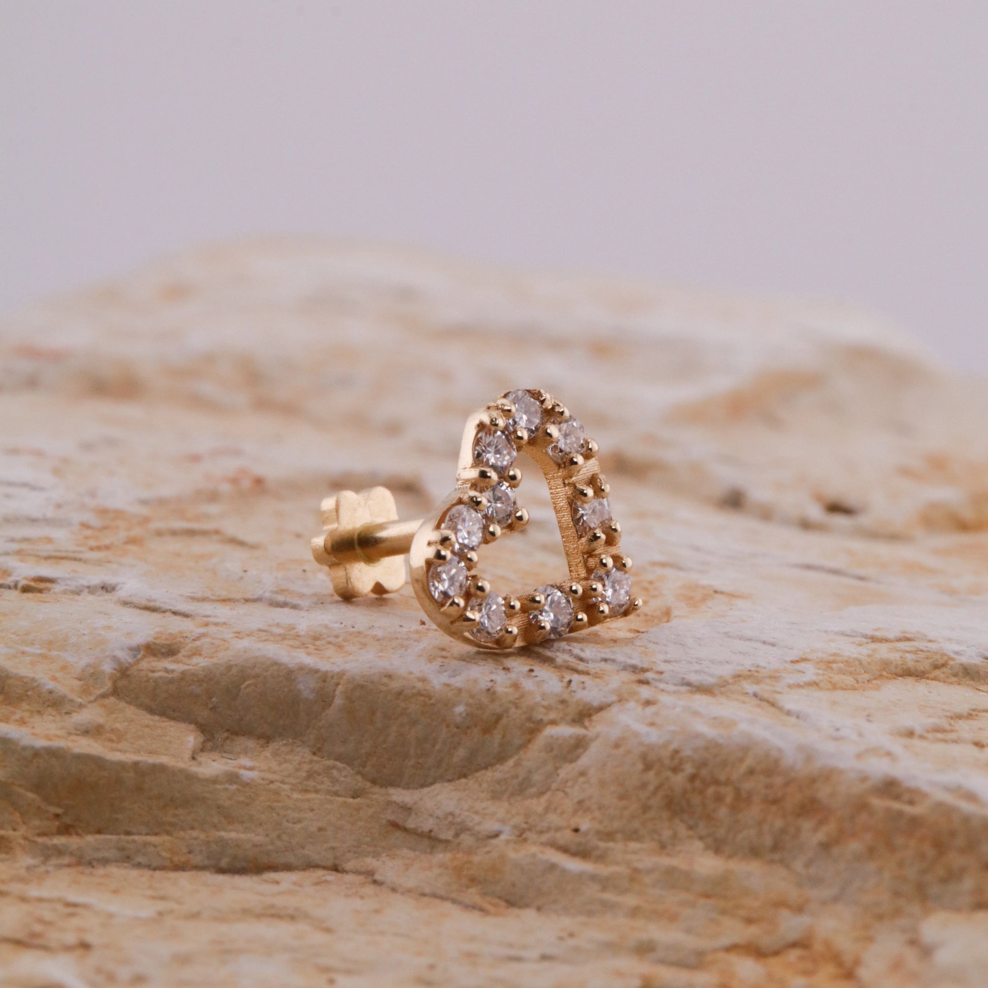 Labret Corazón Oro 18K con 10 Diamantes