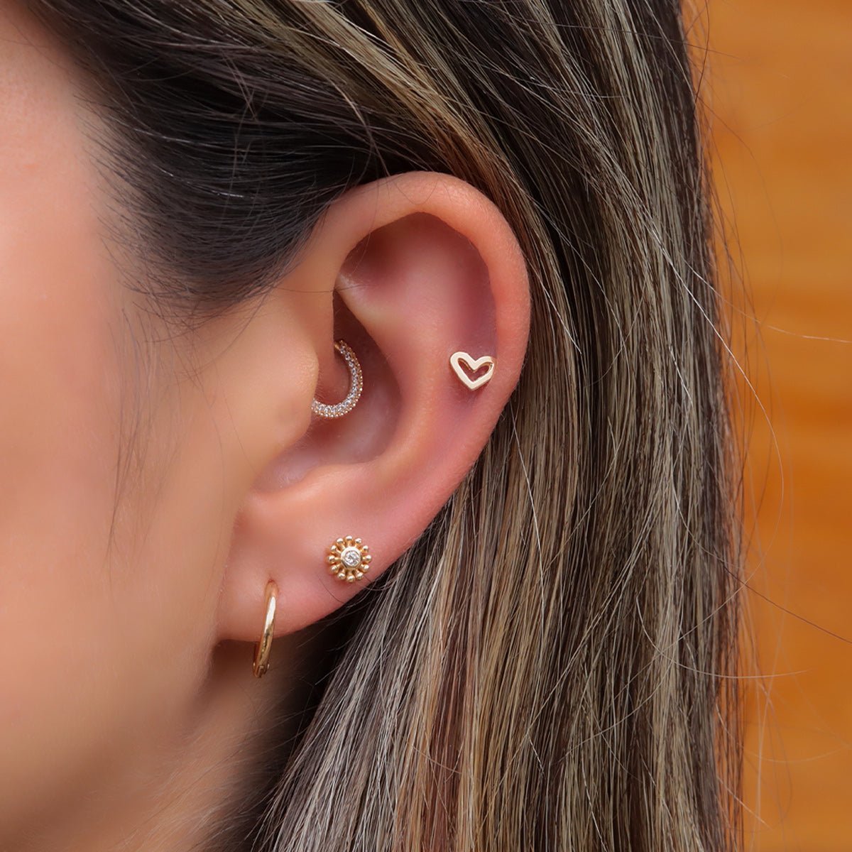 Joya en oro con diseño de sol y diamante - Helix Body Jewelry - Tienda Online de Piercings