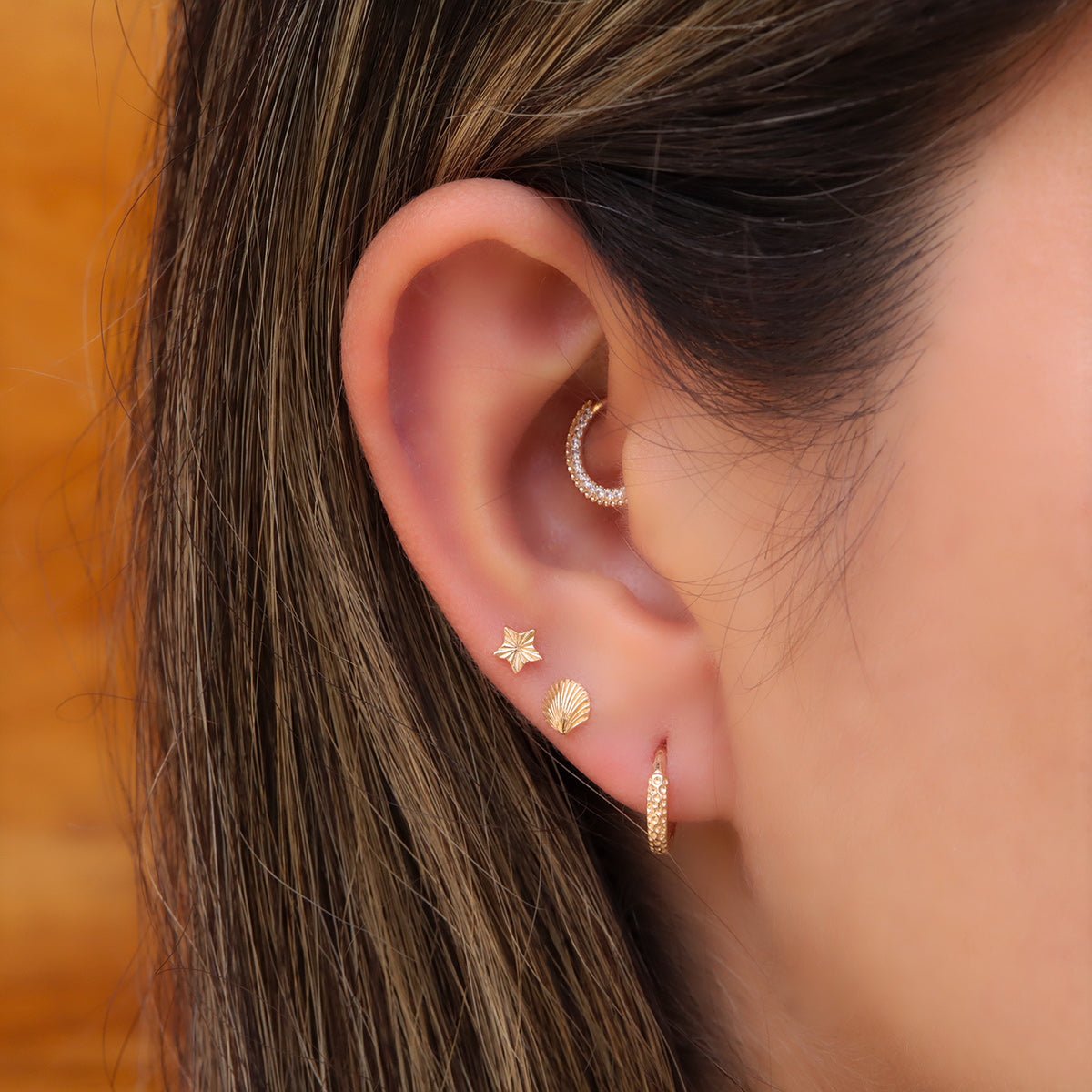 Joya para oreja en oro con forma de estrella - Helix Body Jewelry - Tienda Online de Piercings