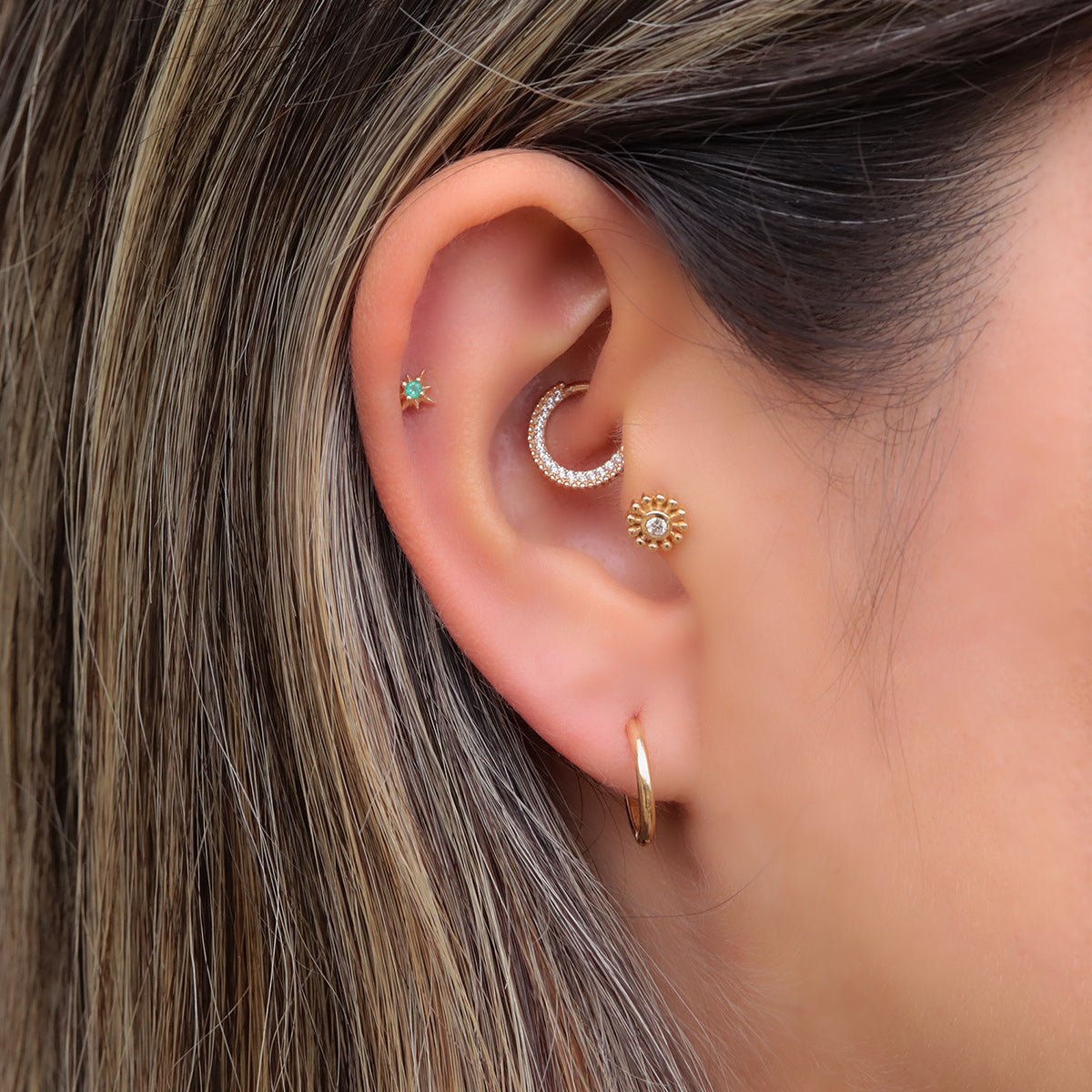 Joya en oro con diseño de sol y diamante - Helix Body Jewelry - Tienda Online de Piercings