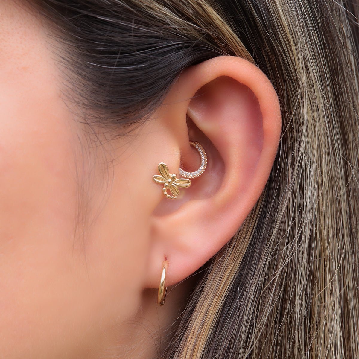 Joya para oreja en oro con forma de Libelula - Helix Body Jewelry - Tienda Online de Piercings