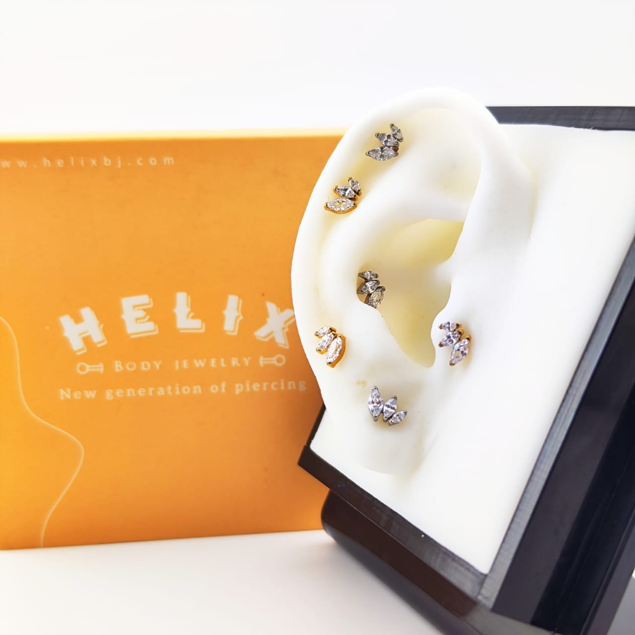Labret con forma de corona - Mery - Helix Body Jewelry - Tienda Online de Piercings