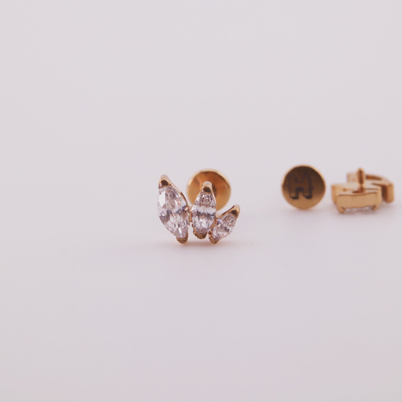Labret con forma de corona - Mery - Helix Body Jewelry - Tienda Online de Piercings