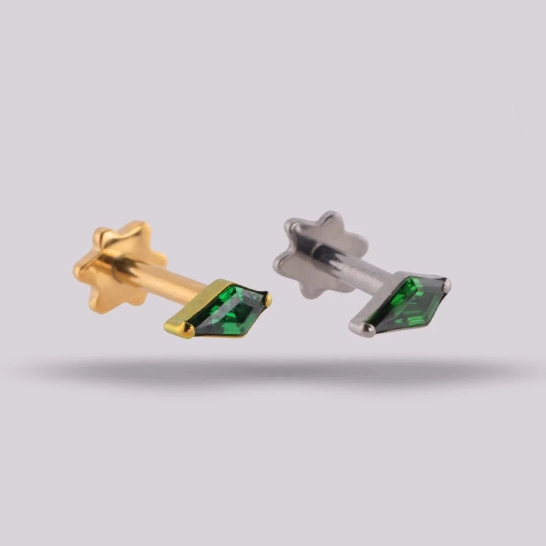 Labret Triángulo Verde en Titanio | Green Essence